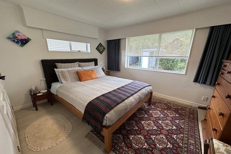 Photo of property in 25b Pehi Kupa Street, Waikanae, 5036