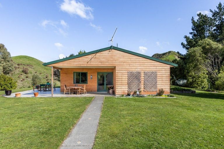 Photo of property in 222 Mackenzie Road, Kahuranaki, Havelock North, 4295