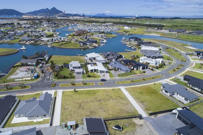 Photo of property in 16 Waitemata Drive, One Tree Point, 0118