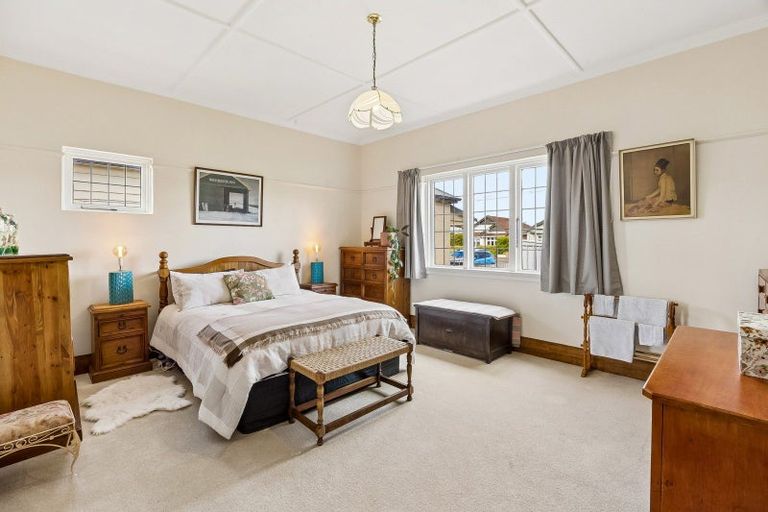 Photo of property in 58 Hargest Crescent, Saint Kilda, Dunedin, 9012
