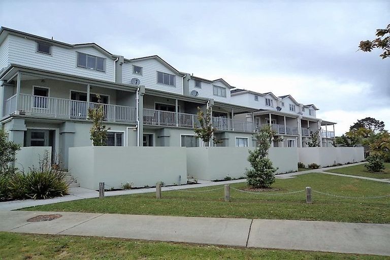 Photo of property in The Rise, 5/11 Hatfield Place, Albany Heights, Auckland, 0632
