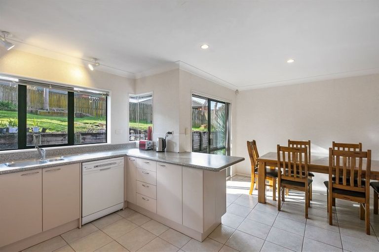 Photo of property in 13 Rathmar Drive, Manurewa, Auckland, 2105