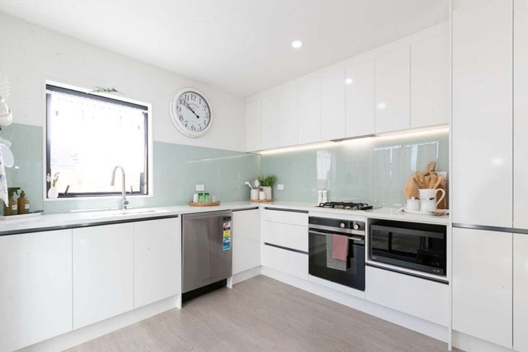 Photo of property in 90c Seymour Road, Sunnyvale, Auckland, 0612