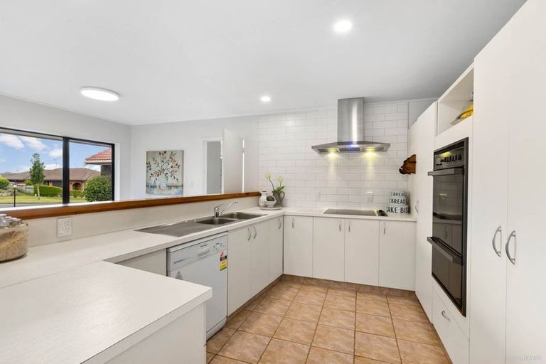 Photo of property in 8 Citation Way, Botany Downs, Auckland, 2010