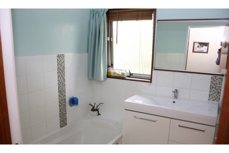 Photo of property in 13a Cross Street, Regent, Whangarei, 0112