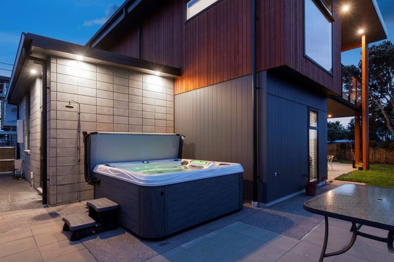 Photo of property in 1 Sandhurst Drive, Papamoa Beach, Papamoa, 3118