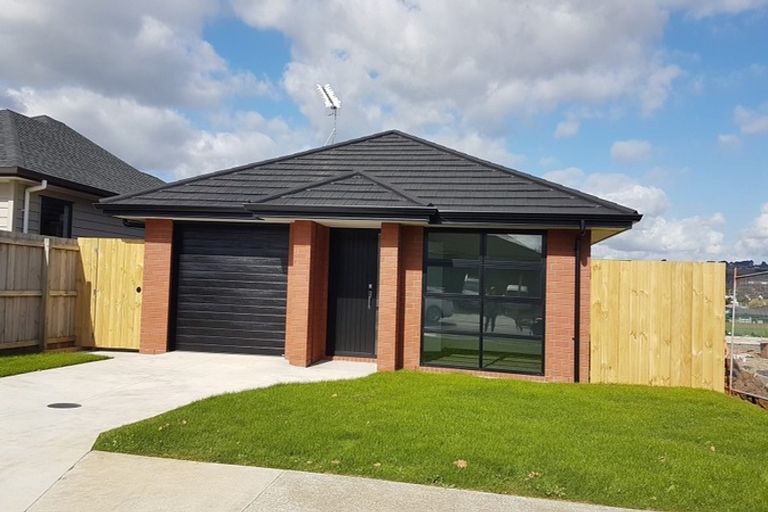 Photo of property in 3 Tawhiti Road, Pukekohe, 2120