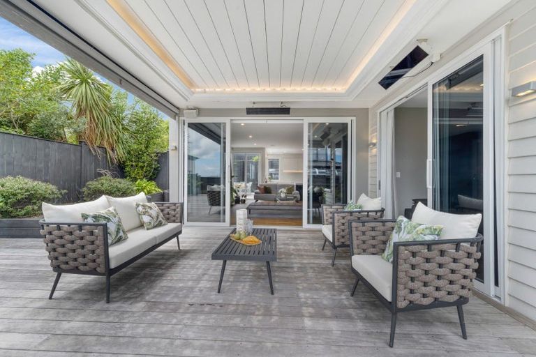 Photo of property in 62 Armstrong Farm Drive, East Tamaki Heights, Auckland, 2016