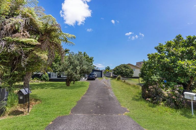 Photo of property in 11 Ranui Station Road, Ranui, Auckland, 0612