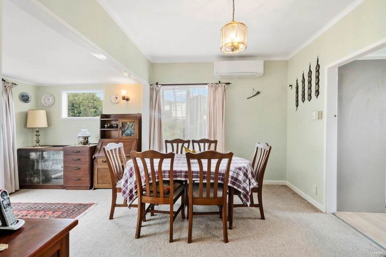 Photo of property in 30 Hutchinsons Road, Bucklands Beach, Auckland, 2014