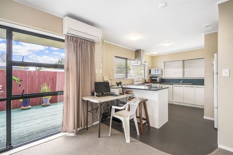 Photo of property in 17 Mews Place, Forest Lake, Hamilton, 3200