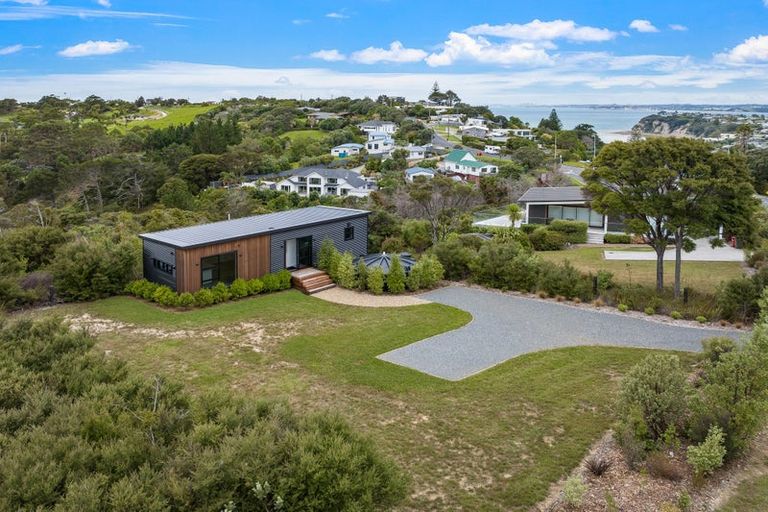 Photo of property in 1117b Whangaparaoa Road, Tindalls Beach, Whangaparaoa, 0930