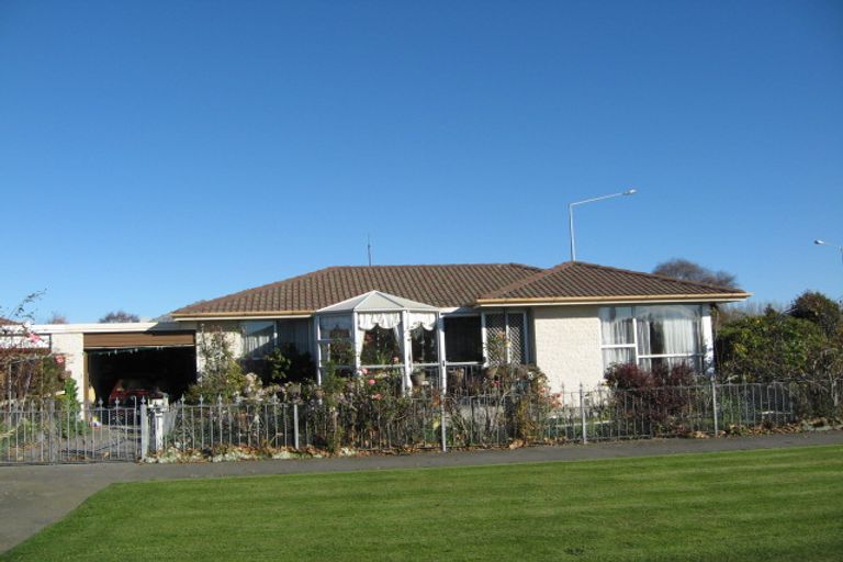 Photo of property in 2/2 Cassidy Place, Belfast, Christchurch, 8051