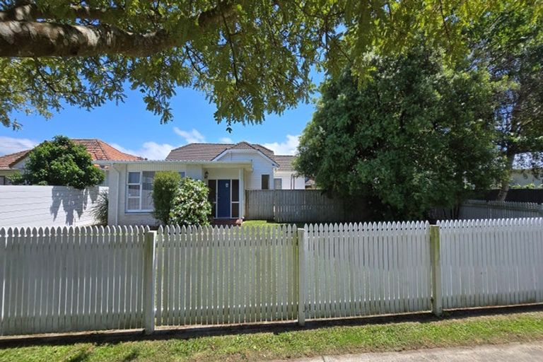 Photo of property in 13 Mahoe Street, Eastbourne, Lower Hutt, 5013