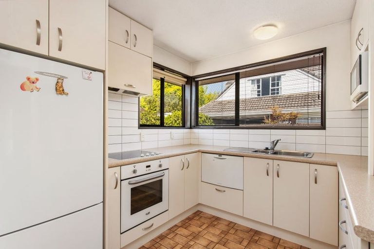 Photo of property in 2/18 Rembrandt Place, Burnside, Christchurch, 8053