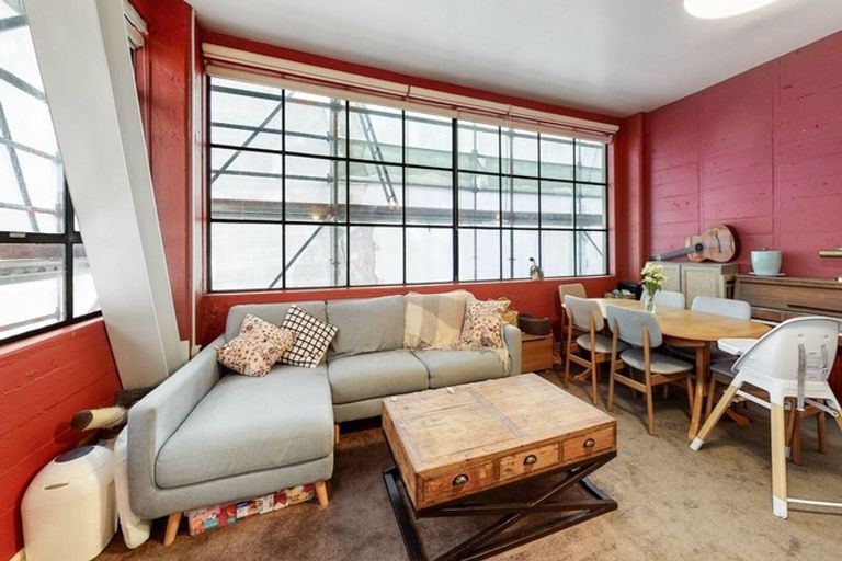 Photo of property in Endeavour Apartments, 10/125 Thorndon Quay, Pipitea, Wellington, 6011