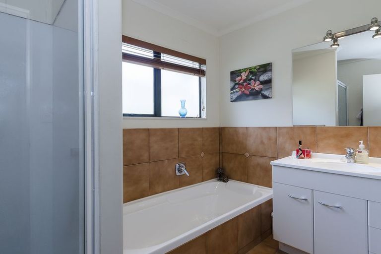 Photo of property in 48 Bell Common Close, Bethlehem, Tauranga, 3110