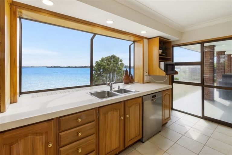 Photo of property in 8 Della Place, Conifer Grove, Takanini, 2112