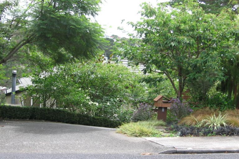 Photo of property in 2 Tree Fern Trail, Campbells Bay, Auckland, 0630