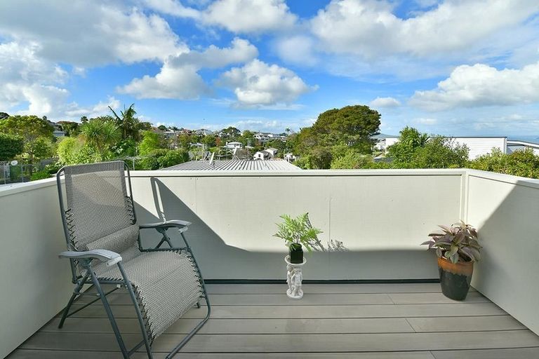 Photo of property in 6/18 Parr Terrace, Castor Bay, Auckland, 0620