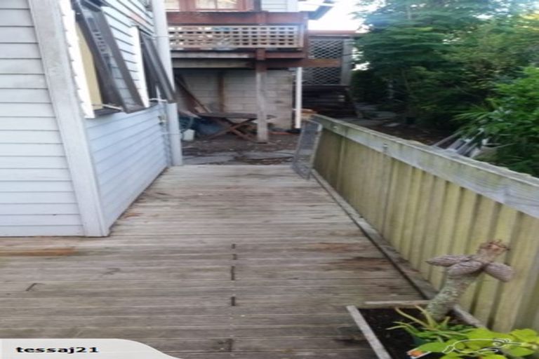Photo of property in 37 Dakota Avenue, Beach Haven, Auckland, 0626