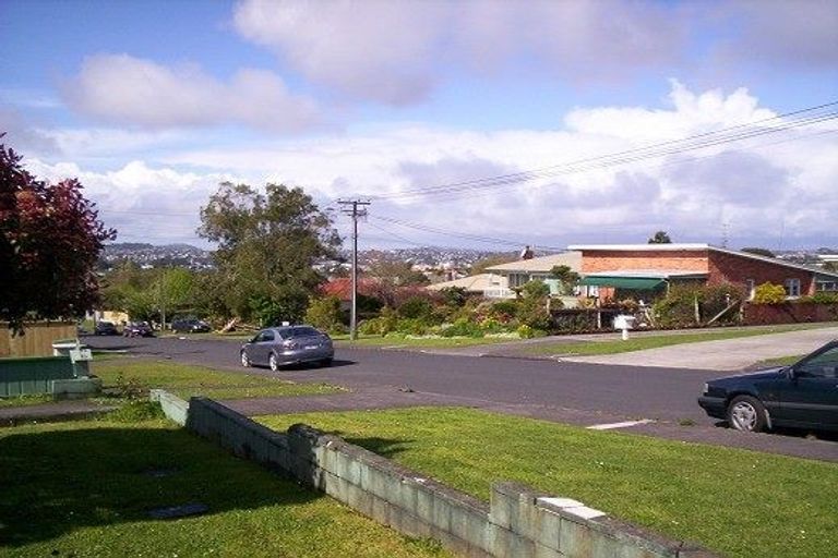 Photo of property in 26 Eastglen Road, Glen Eden, Auckland, 0602