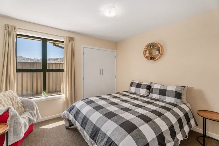 Photo of property in 12 Ethereal Crescent, Mount Pisa, Cromwell, 9383