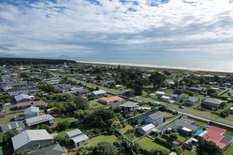 Photo of property in 74 Park Avenue, Waitarere Beach, Levin, 5510