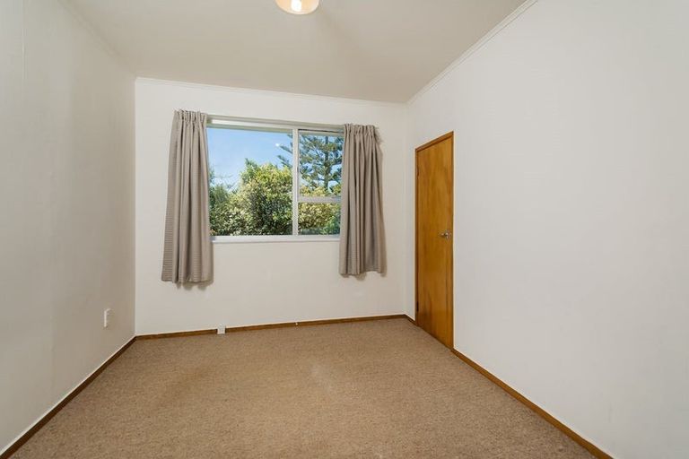 Photo of property in 1/285 Sunset Road, Sunnynook, Auckland, 0632