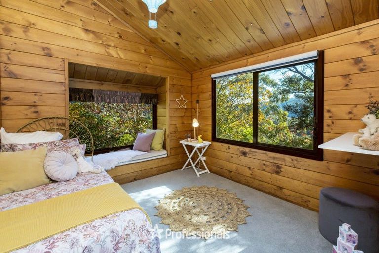 Photo of property in 10 Hobbit Lane, Pinehaven, Upper Hutt, 5371