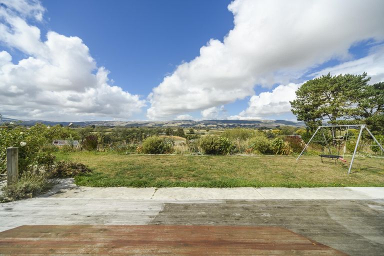 Photo of property in 32 Johnstone Drive, Fitzherbert, Palmerston North, 4410