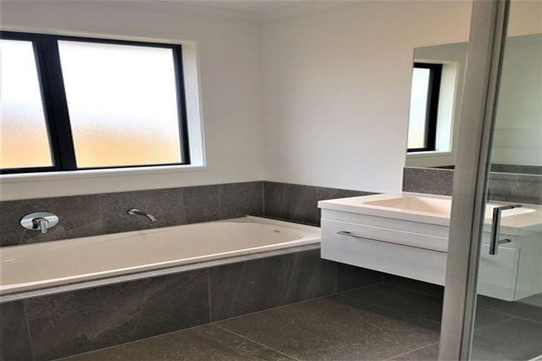 Photo of property in 16 Peacock Place, Pokeno, 2402