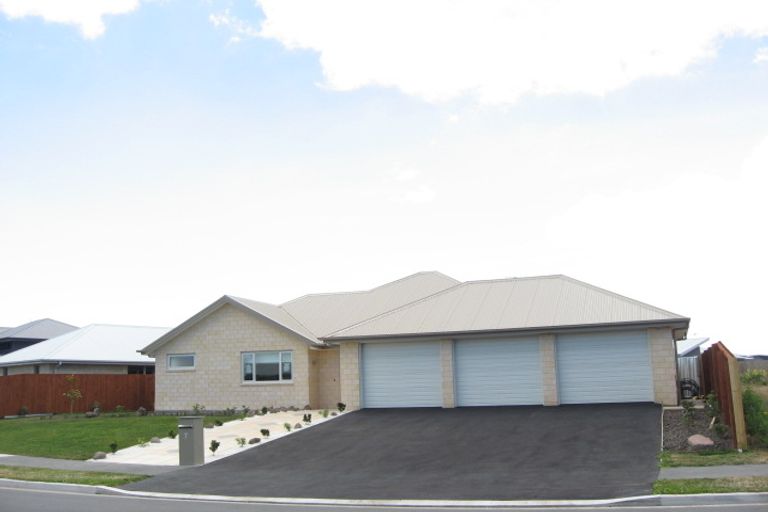 Photo of property in 7 Foresters Crescent, Parklands, Christchurch, 8083