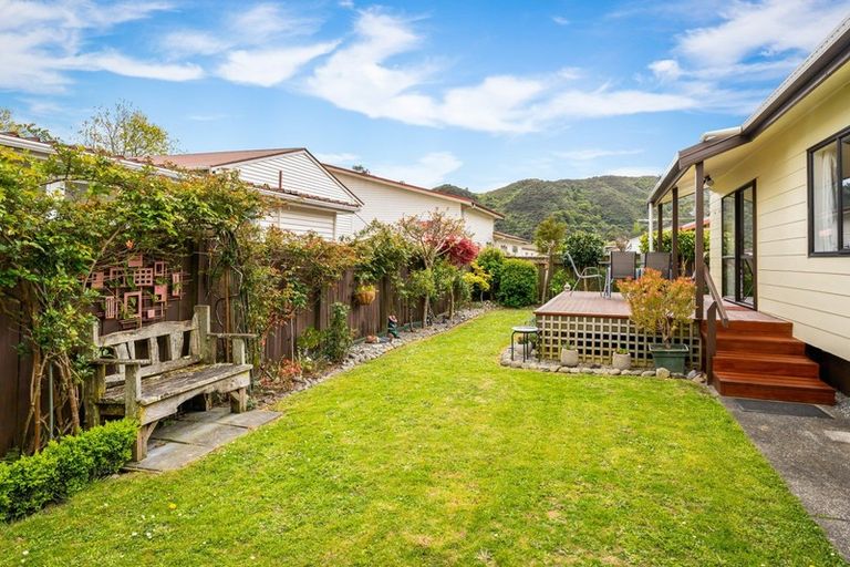 Photo of property in 5a Glenbrook Grove, Naenae, Lower Hutt, 5011