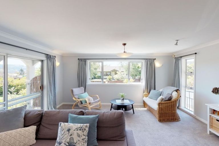 Photo of property in 77 Sunbrae Drive, Silverstream, Upper Hutt, 5019