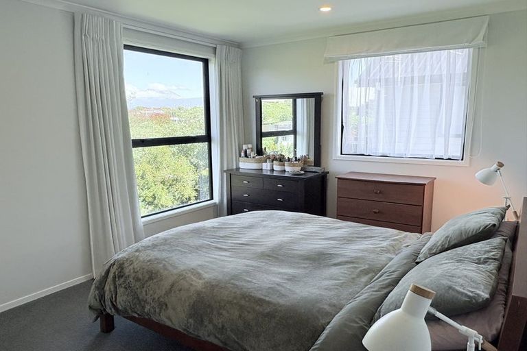 Photo of property in 12a Discovery Place, Marfell, New Plymouth, 4310