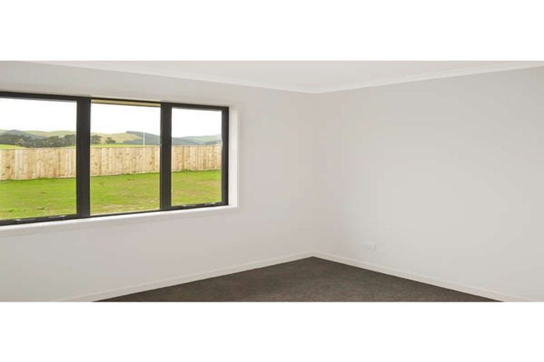 Photo of property in 14 Gibraltar Way, Fitzherbert, Palmerston North, 4410