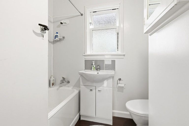 Photo of property in 637 Evans Bay Parade, Kilbirnie, Wellington, 6022