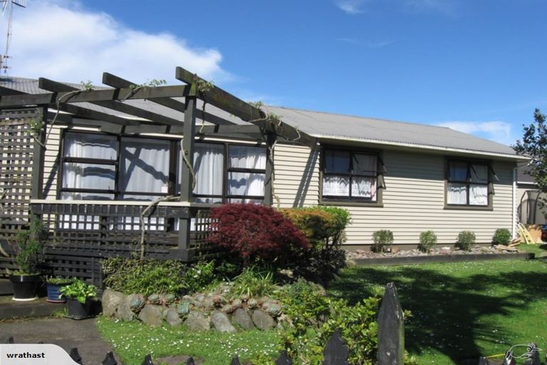 Photo of property in 1 Perth Place, Awapuni, Palmerston North, 4412