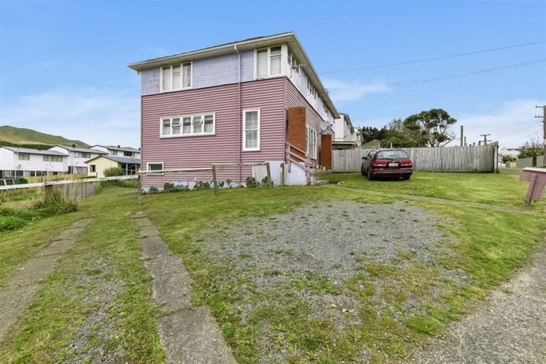 Photo of property in 78-80 Leicester Street, Cannons Creek, Porirua, 5024