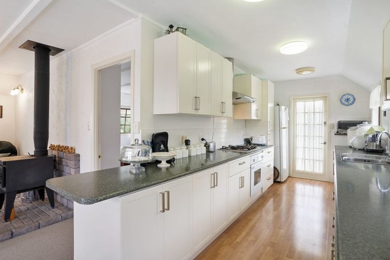 Photo of property in 14 Traffic Road, Greenhithe, Auckland, 0632