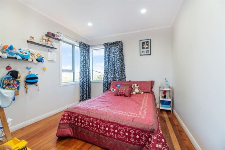 Photo of property in 8a Gloria Avenue, Te Atatu Peninsula, Auckland, 0610