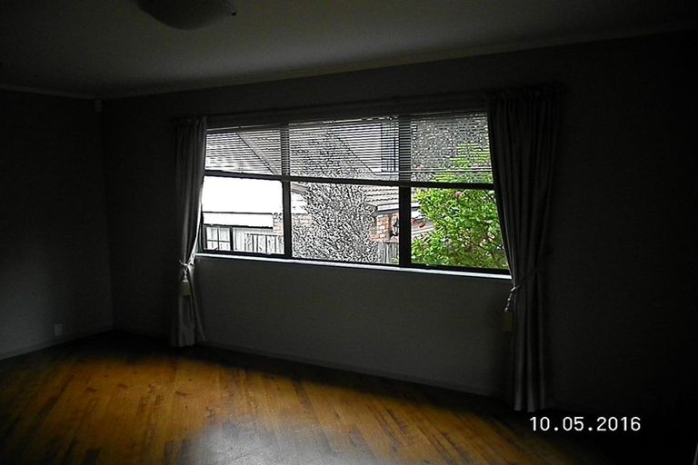 Photo of property in 2/16 Centorian Drive, Windsor Park, Auckland, 0632