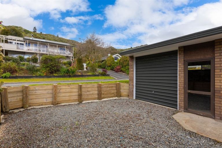 Photo of property in 12 Rimu Terrace, Waikawa, Picton, 7220