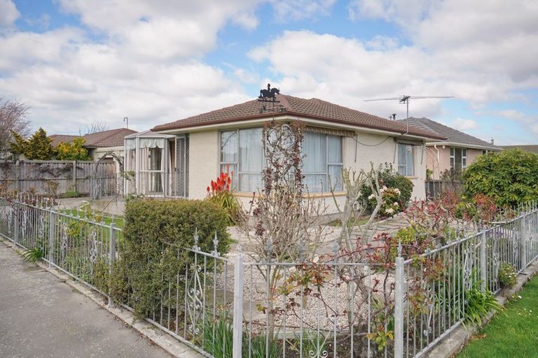 Photo of property in 1/2 Cassidy Place, Belfast, Christchurch, 8051