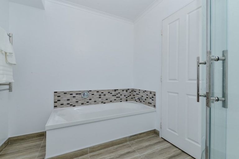 Photo of property in 66 Cairns Crescent, Rototuna, Hamilton, 3210