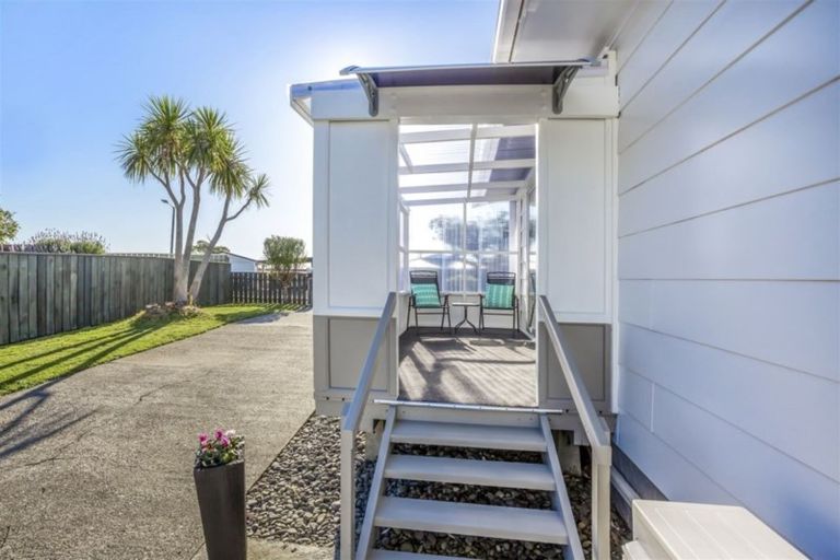 Photo of property in 3 Toporoa View, Ascot Park, Porirua, 5024