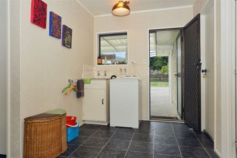 Photo of property in 1568a Old Coach Road, Pukehina, 3186