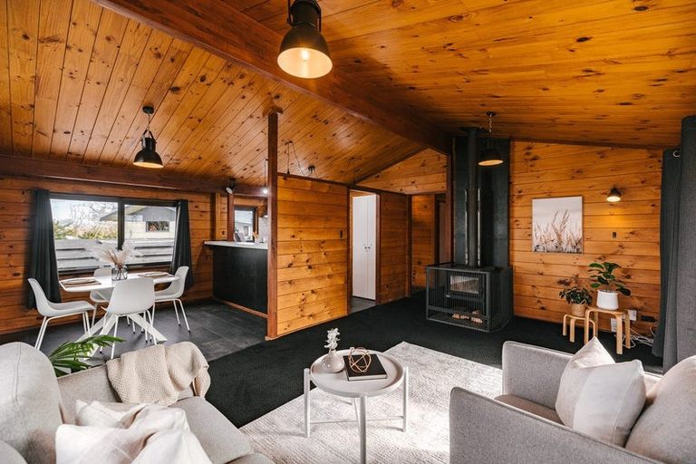 Photo of property in 12 Suzanne Grove, Kelvin Grove, Palmerston North, 4414