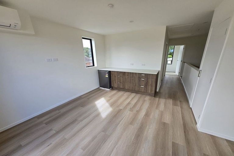 Photo of property in 10 Humphreys Place, Mangere, Auckland, 2022